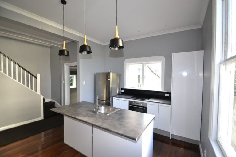 Photo of property in 6 Newman Terrace, Thorndon, Wellington, 6011