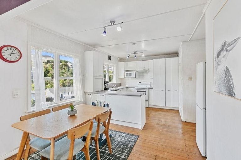 Photo of property in 136 Broderick Road, Johnsonville, Wellington, 6037