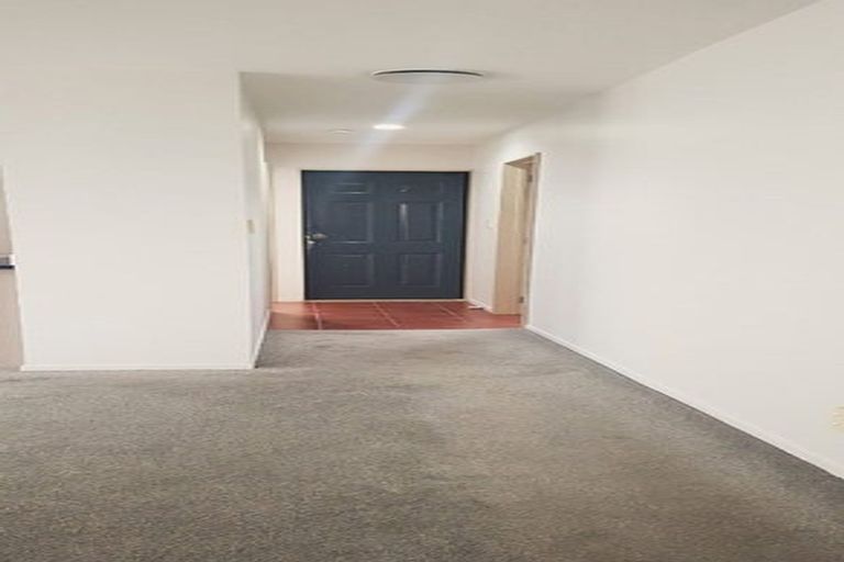 Photo of property in 52 Woodbank Drive, Glen Eden, Auckland, 0602