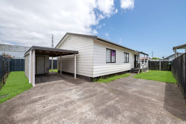 Photo of property in 2/103 Chichester Drive, Rosehill, Papakura, 2113