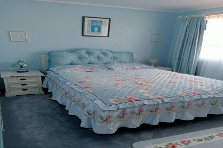 Photo of property in 11 Iredale Road, Hawera, 4610