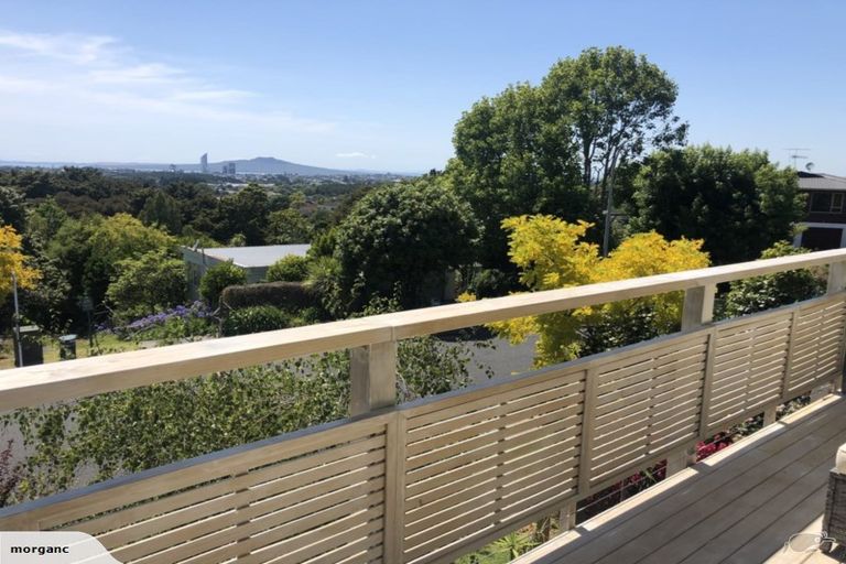 Photo of property in 1/2 Hume Drive, Hillcrest, Auckland, 0627