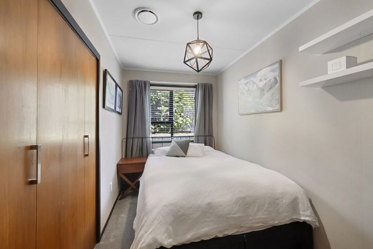 Photo of property in 18 Mayfair Place, Westown, New Plymouth, 4310