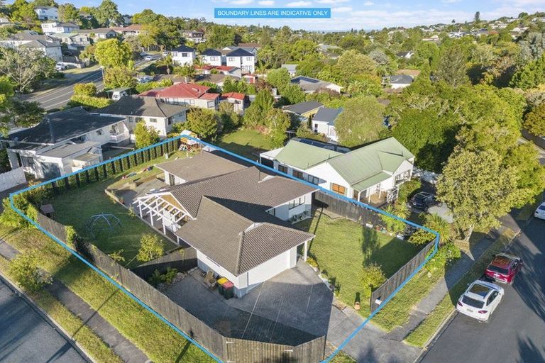 Photo of property in 1 Celina Place, Browns Bay, Auckland, 0630