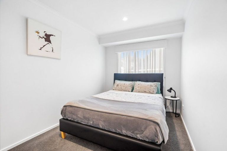 Photo of property in 25 Waitemata Drive, One Tree Point, 0118