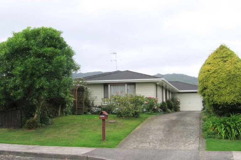 Photo of property in 4 Hurworth Grove, Waikanae, 5036