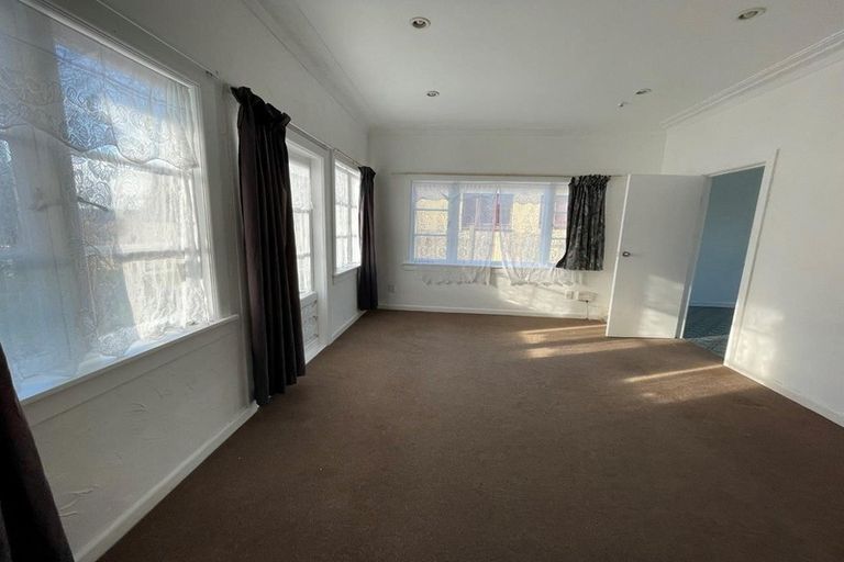 Photo of property in 17 Lavelle Road, Henderson, Auckland, 0612