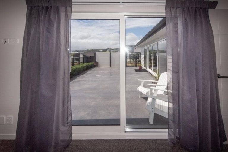 Photo of property in 35 Margaret Shields Avenue, Aotea, Porirua, 5024