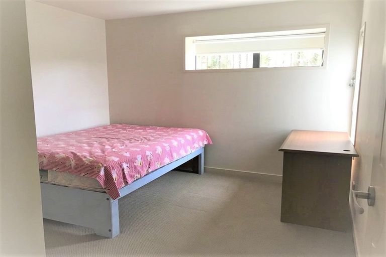 Photo of property in 943a East Coast Road, Torbay, Auckland, 0630