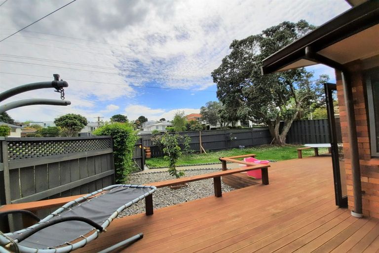 Photo of property in 37 Parkhill Road, Mellons Bay, Auckland, 2014