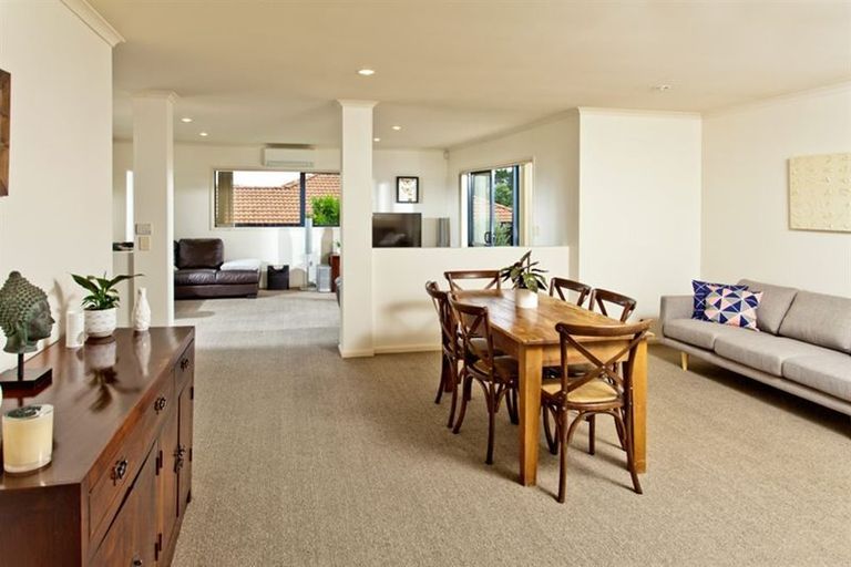 Photo of property in 13 Chelmsley Avenue, Henderson, Auckland, 0612