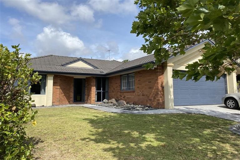 Photo of property in 17 Kellaway Drive, East Tamaki, Auckland, 2013