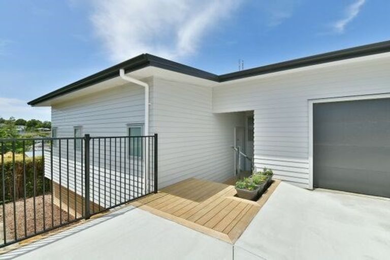 Photo of property in 35a Gledstane Road, Stanmore Bay, Whangaparaoa, 0932