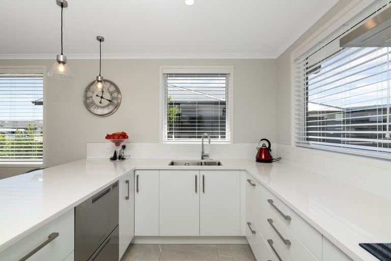 Photo of property in 63 The Boulevard, Papamoa Beach, Papamoa, 3118