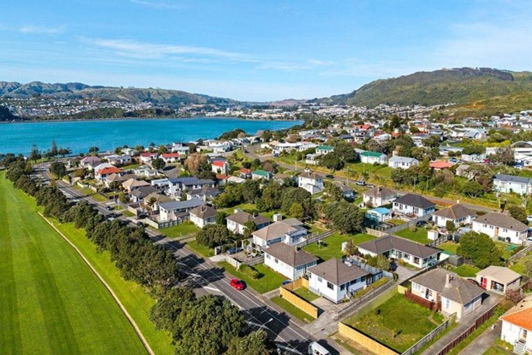Photo of property in 110 Main Road, Titahi Bay, Porirua, 5022