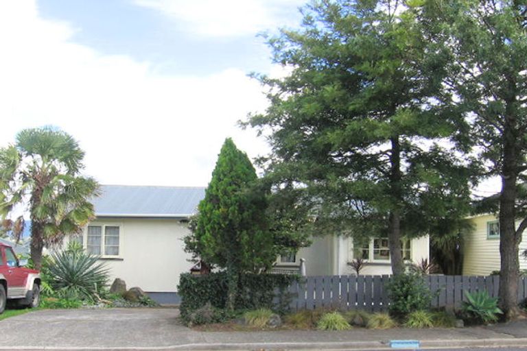 Photo of property in 41 Pleasant Road, Glen Eden, Auckland, 0602