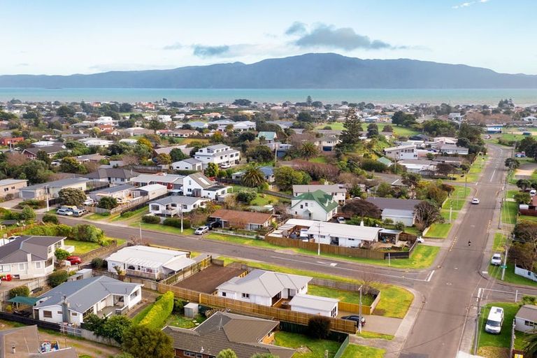 Photo of property in 42 Donovan Road, Paraparaumu Beach, Paraparaumu, 5032