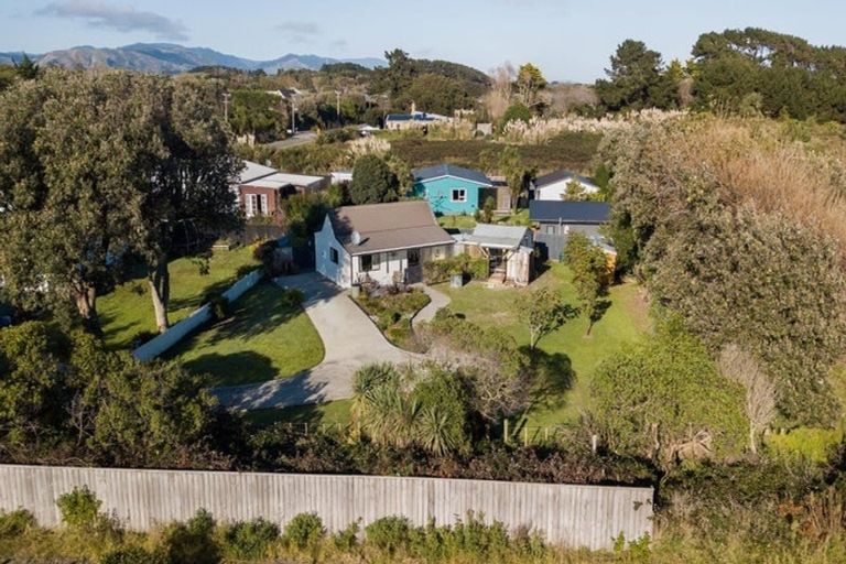 Photo of property in 2 Paetawa Road, Peka Peka, Waikanae, 5391