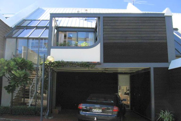 Photo of property in 21 Clermont Terrace, Kelburn, Wellington, 6012