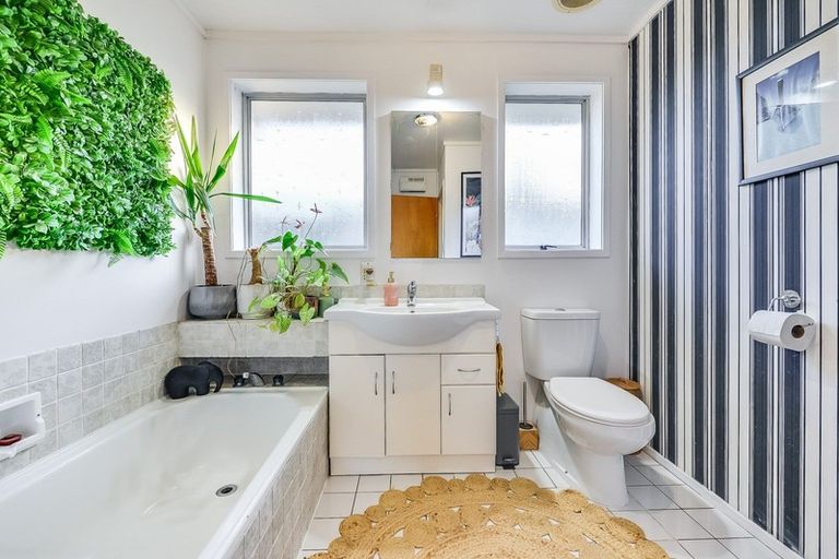 Photo of property in 15b Taylor Terrace, St Andrews, Hamilton, 3200