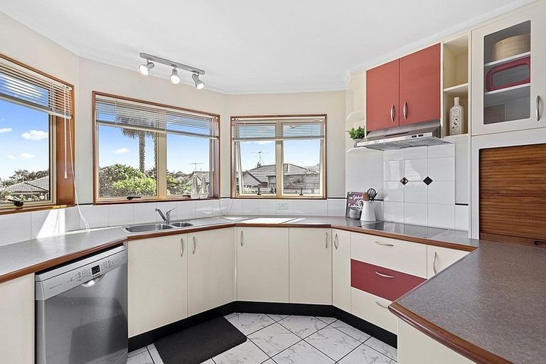Photo of property in 11 Angel Way, Stanmore Bay, Whangaparaoa, 0932