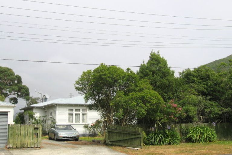 Photo of property in 9 Pokaka Street, Birchville, Upper Hutt, 5018