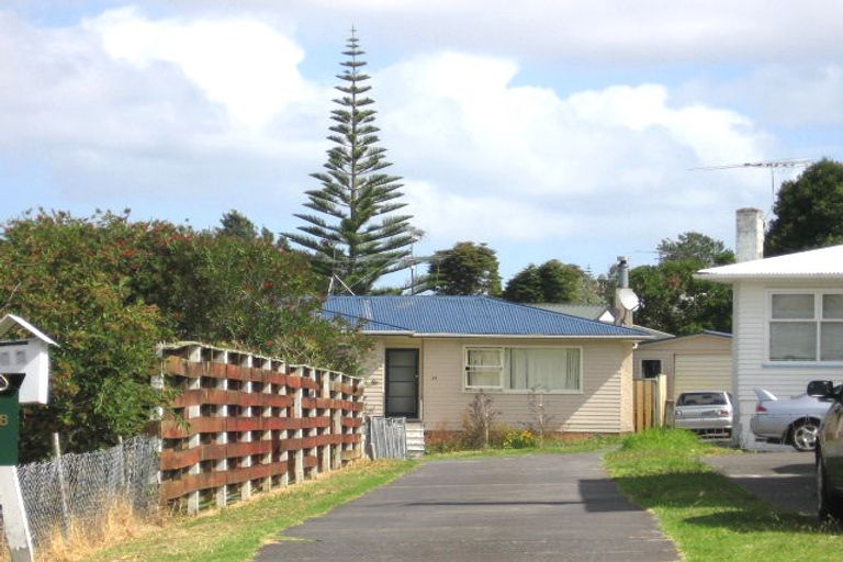 Photo of property in 1/61 Fairclough Road, Beach Haven, Auckland, 0626