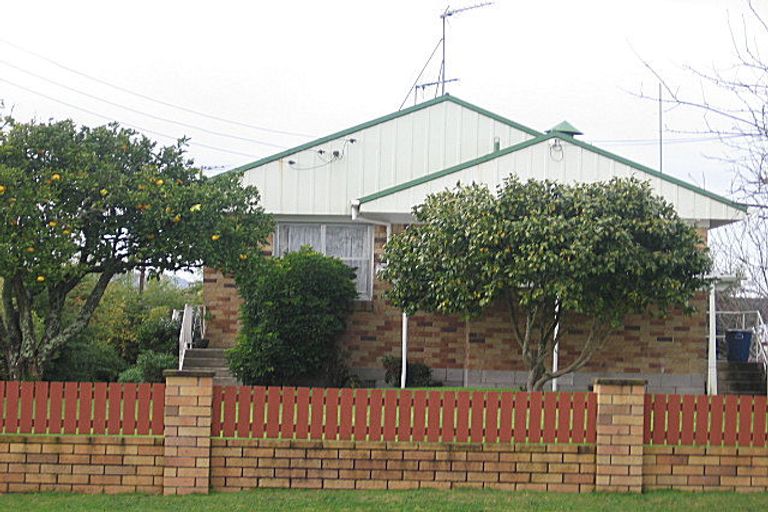 Photo of property in 2/7 Chapel Street, Papakura, 2110