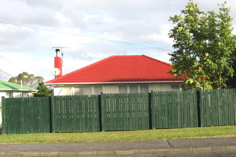 Photo of property in 13 Coniston Avenue, Te Atatu South, Auckland, 0610