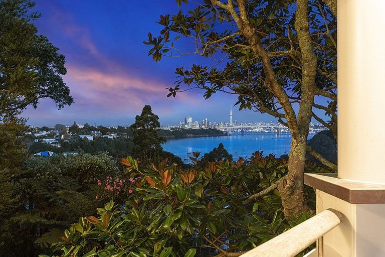 Photo of property in 49 Seaview Avenue, Northcote, Auckland, 0627