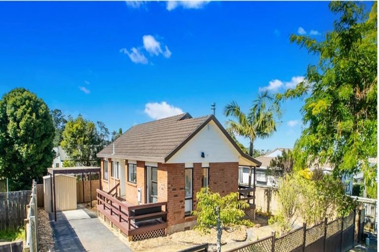 Photo of property in 4 De Quincey Terrace, Highland Park, Auckland, 2010