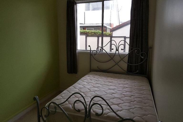 Photo of property in 2/35 Mana Esplanade, Paremata, Porirua, 5026