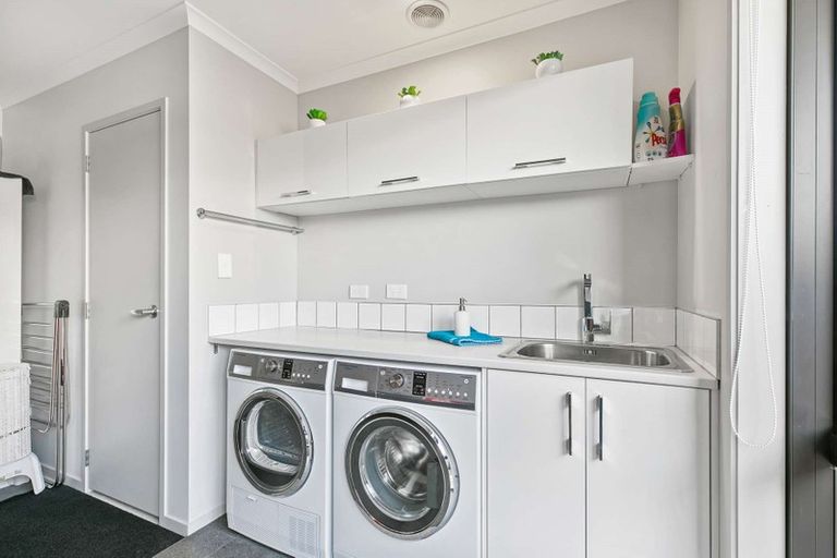 Photo of property in 24 Harding Drive, Papamoa Beach, Papamoa, 3118