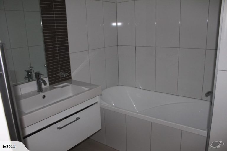 Photo of property in Bellagio Apartments, 2b/39 Taranaki Street, Te Aro, Wellington, 6011