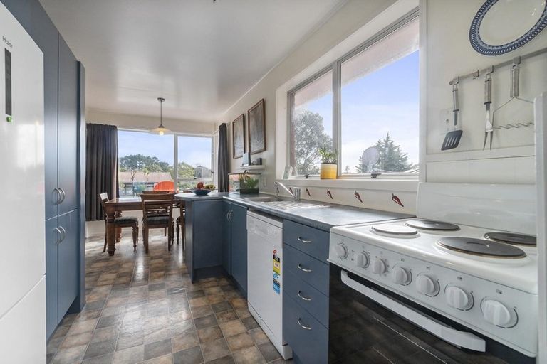 Photo of property in 132 Colwill Road, Massey, Auckland, 0614