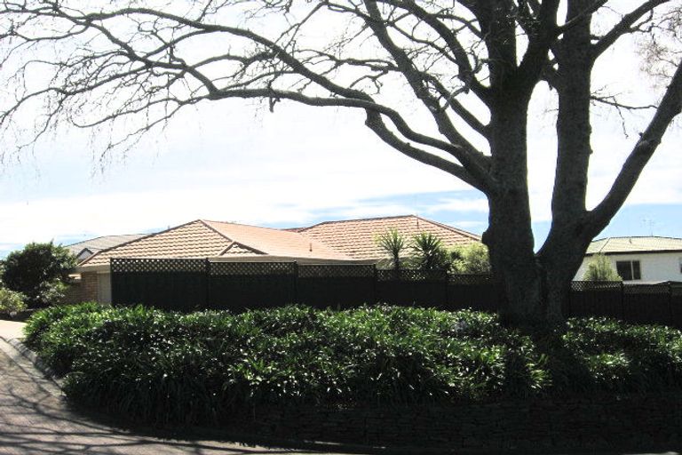 Photo of property in 2 Village Way, Welcome Bay, Tauranga, 3112