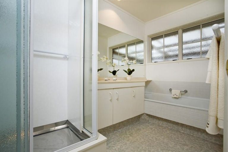 Photo of property in 1/12 Norman Road, Hauraki, Auckland, 0622