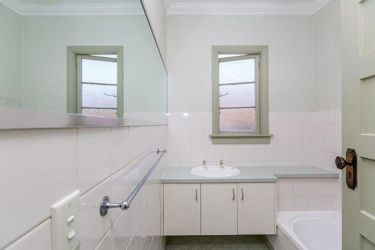 Photo of property in 17 Wallath Road, Westown, New Plymouth, 4310