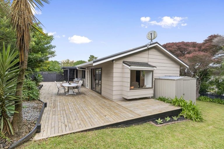 Photo of property in 2 Gosford Drive, Botany Downs, Auckland, 2010