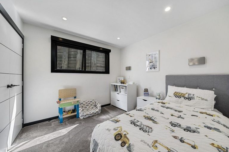 Photo of property in 42 Albatross Close, Whitby, Porirua, 5024