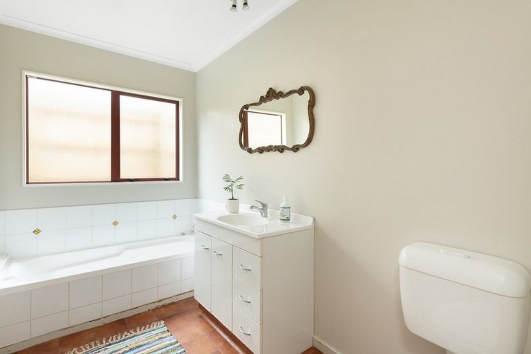 Photo of property in 1 Smylie Close, Ohauiti, Tauranga, 3112