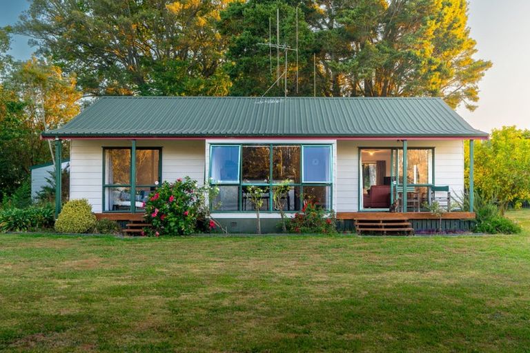 Photo of property in 27 Lee Road, Burbush, Hamilton, 3289