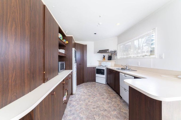 Photo of property in 16 Crompton Road, Massey, Auckland, 0614