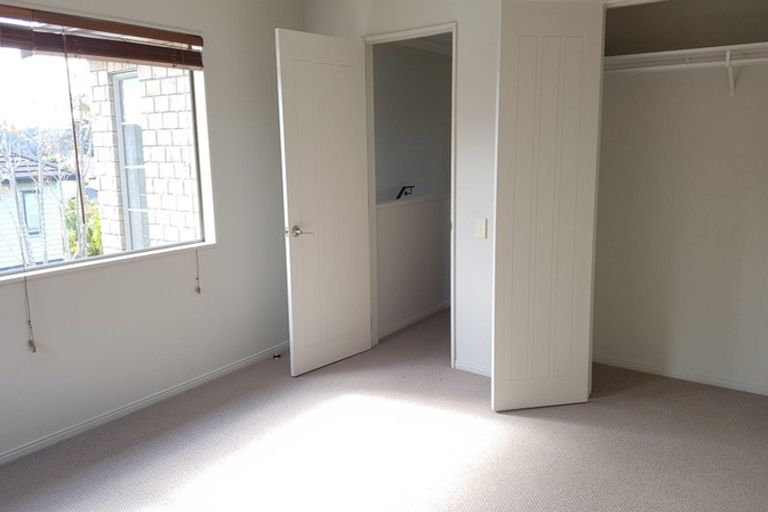 Photo of property in 2 Graham Collins Drive, Windsor Park, Auckland, 0632