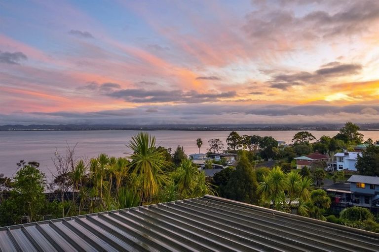 Photo of property in 108 Island Bay Road, Beach Haven, Auckland, 0626