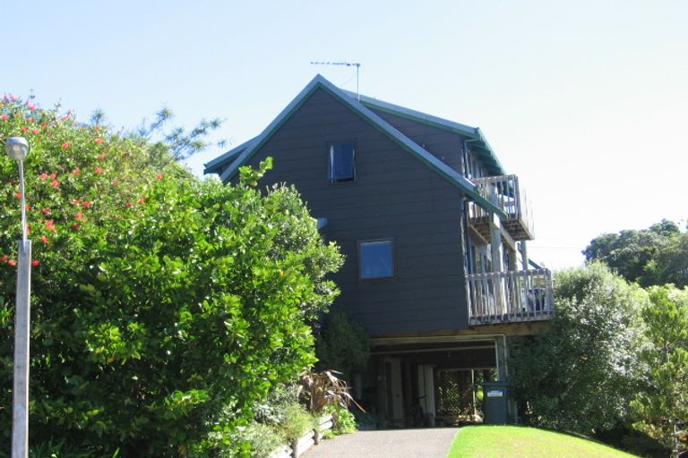 Photo of property in 5 Malters Place, Browns Bay, Auckland, 0630