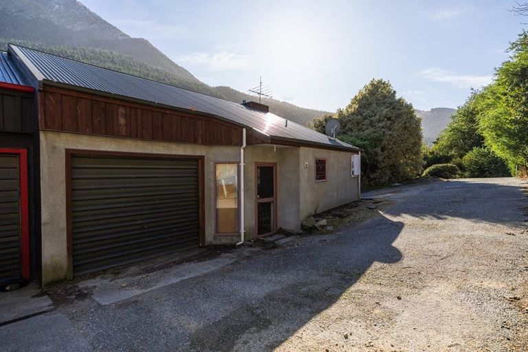 Photo of property in 225a Fernhill Road, Sunshine Bay, Queenstown, 9300