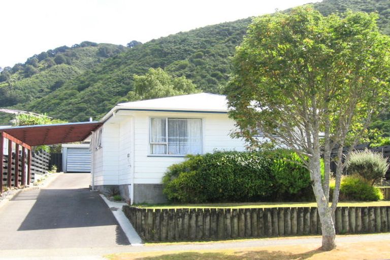 Photo of property in 51 Larchmont Grove, Totara Park, Upper Hutt, 5018