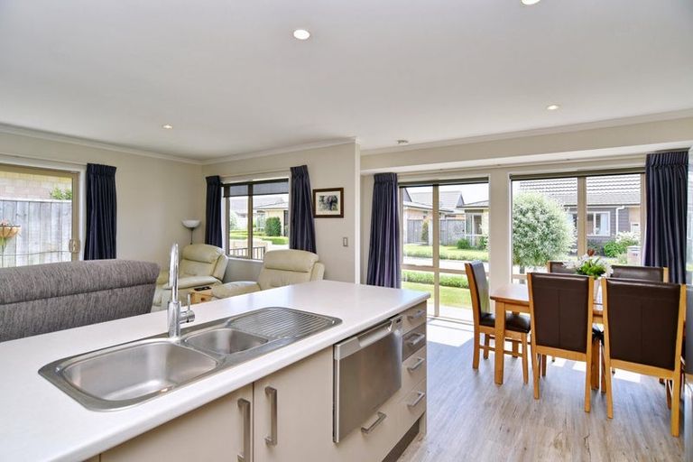 Photo of property in 28/3 Reeves Road, Rangiora, 7400