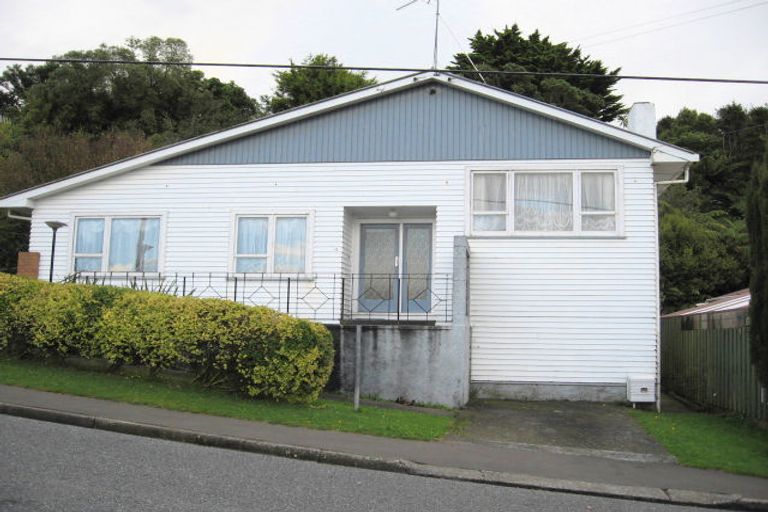 Photo of property in 14 Cotswold Crescent, Newlands, Wellington, 6037